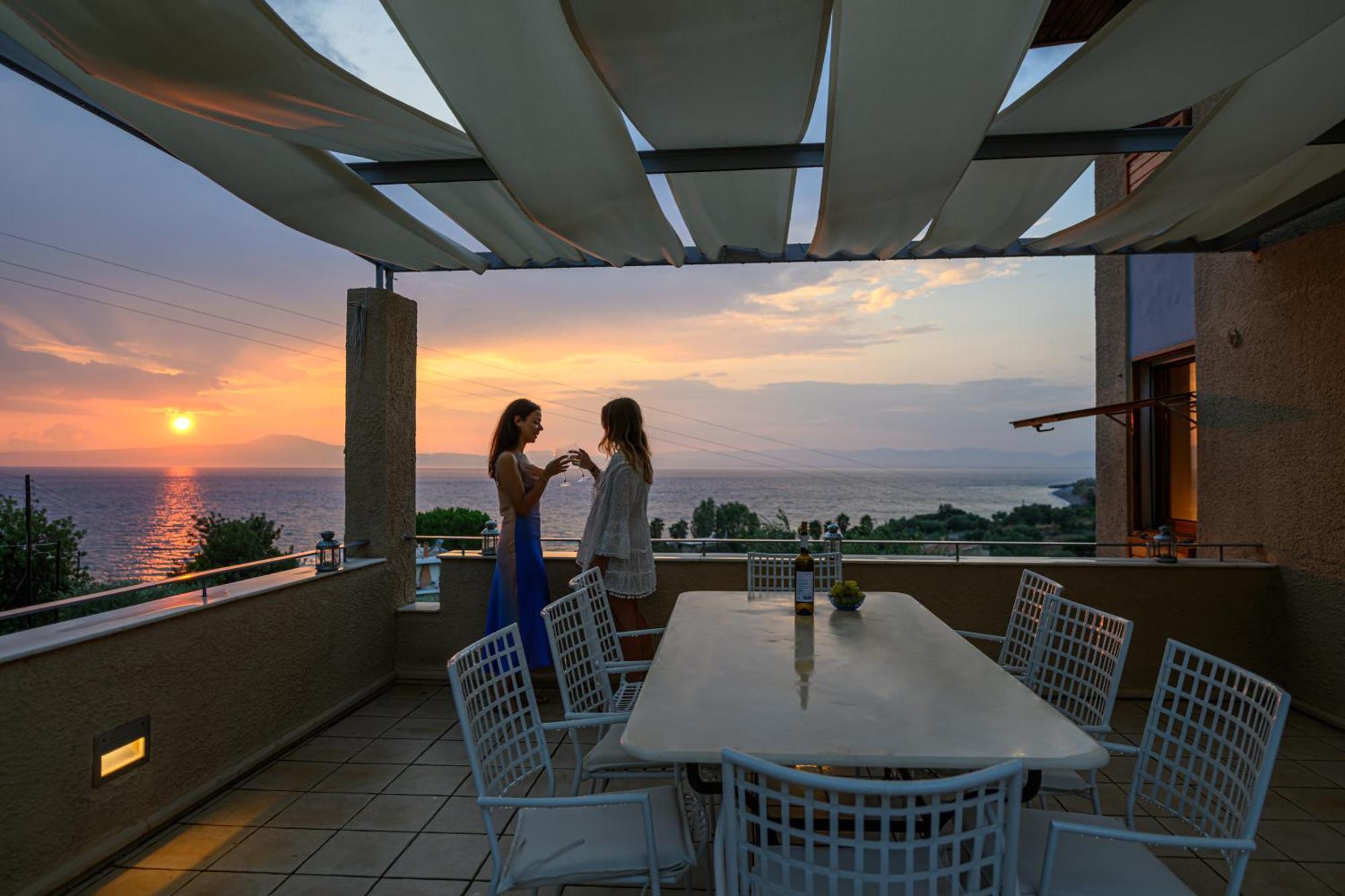 Mani Tower Villa Akrogiali ภายนอก รูปภาพ