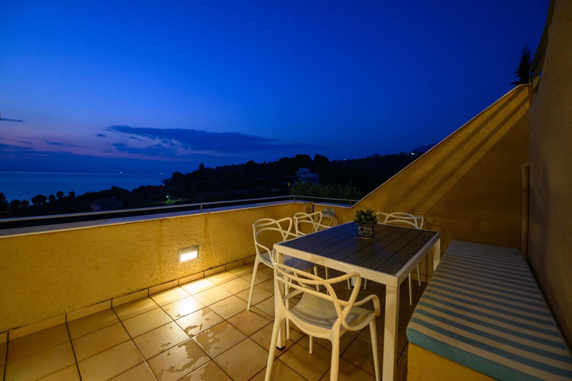 Mani Tower Villa Akrogiali ภายนอก รูปภาพ
